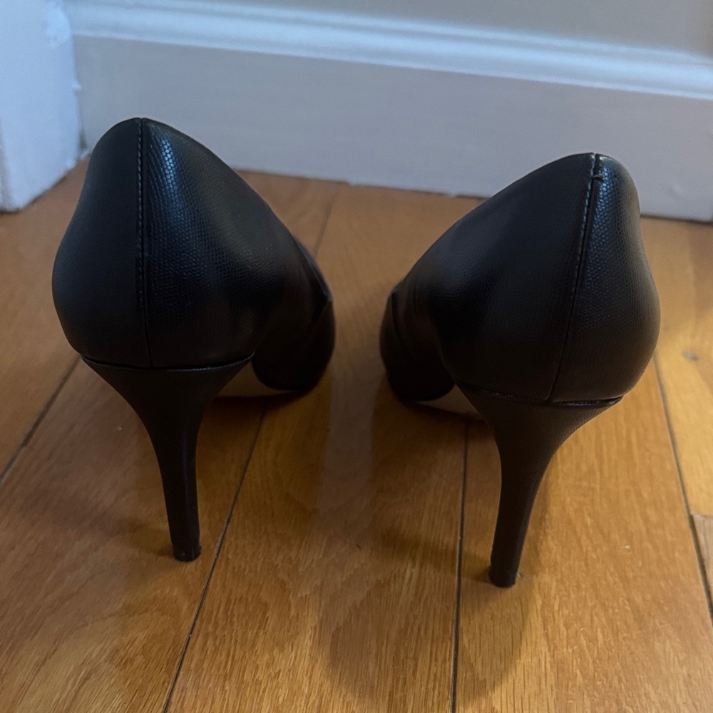 Kelly & Katie / KK Tiana Black Pump Heels - Picture 5 of 8